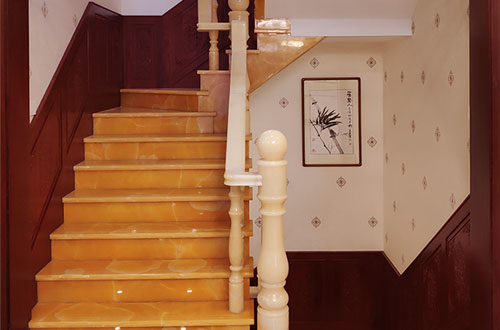 昌都中式别墅室内汉白玉石楼梯的定制安装装饰效果